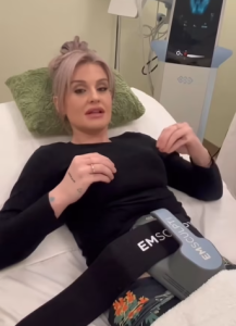 Kelly Osbourne undergoing EMSCULPT Neo treatment.